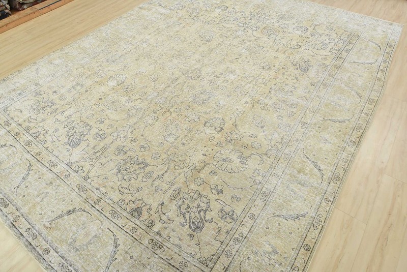 Vintage Anatolia 9’9” x 12’6” Beige Distressed Wool Hand-Knotted Oriental Rug gallery