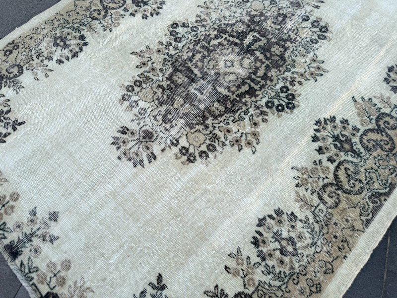 Neutral Beige Oushak Rug 5.9x7.8 ft | Rustic Farmhouse Turkish Carpet gallery