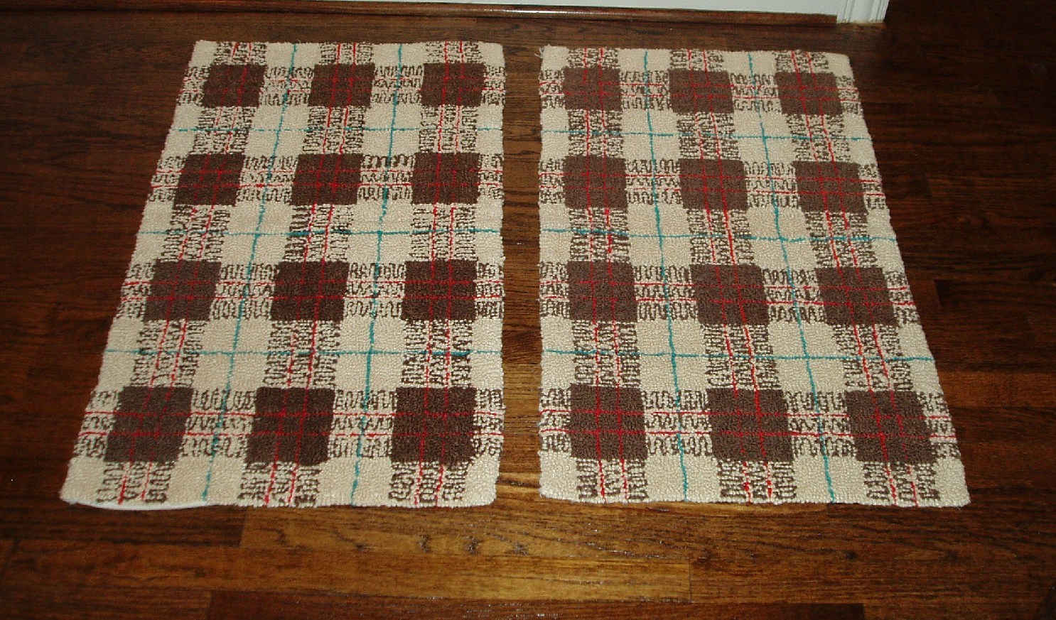 PAIR OF VINTAGE PLAID BATH MATS / SMALL WOVEN RUGS - EXCELLENT CONDITION! gallery