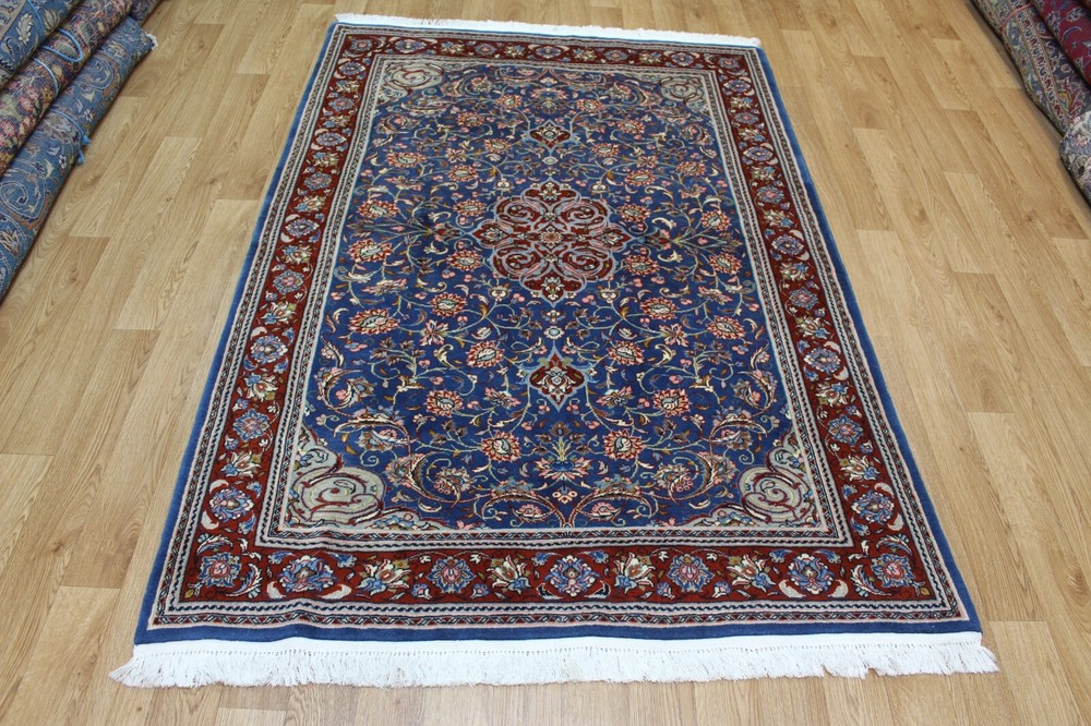 FINE HANDMADE ORIENTAL WOOL RUG FINE FLORAL DESIGN 198 X 132 CM