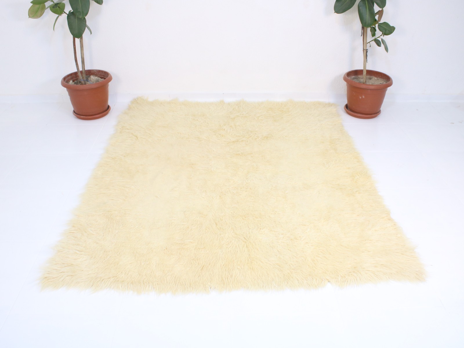 Vintage Hand Woven Shaggy Sheepskin Rug Natural Ivory Wool 5.5x6.6 ft gallery