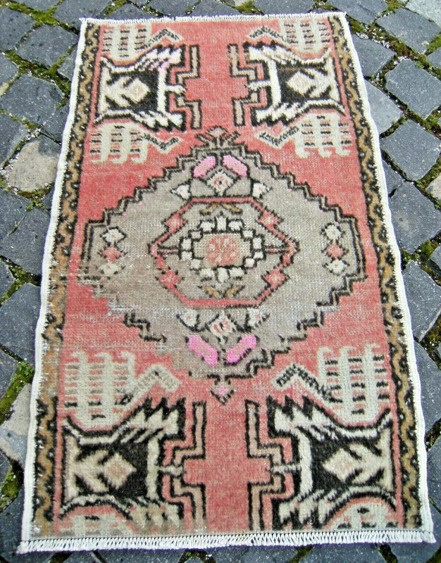 Turkish Rug 21'' x 34'' Vintage Muted Dye Rug Hand-knotted Small Oushak Wool Rug gallery