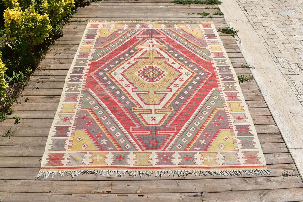 Turkish Kilim Rug 62''x83'' Handwoven Vintage West Anatolian Kilim 160x213cm