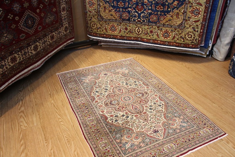 ANTIQUE Handmade Turkish Anatolian Kaisari Rug 4' x 6' Floral with medallion gallery