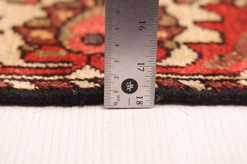 Vintage 4'11" x 6'11" Traditional Hand Knotted Vegetable Dye Wool Area Rug gallery