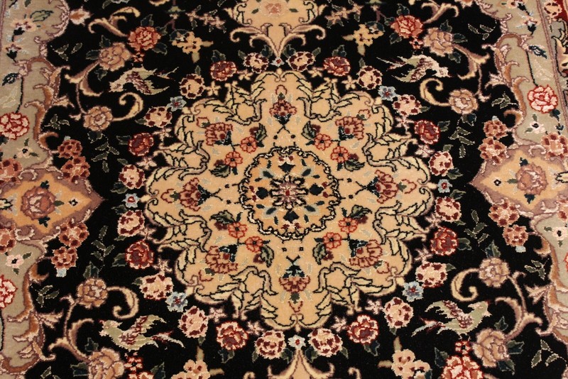 Fine Quality High Knots Per Square inch Handmade Natural Wool & Silk 4' x 6' gallery