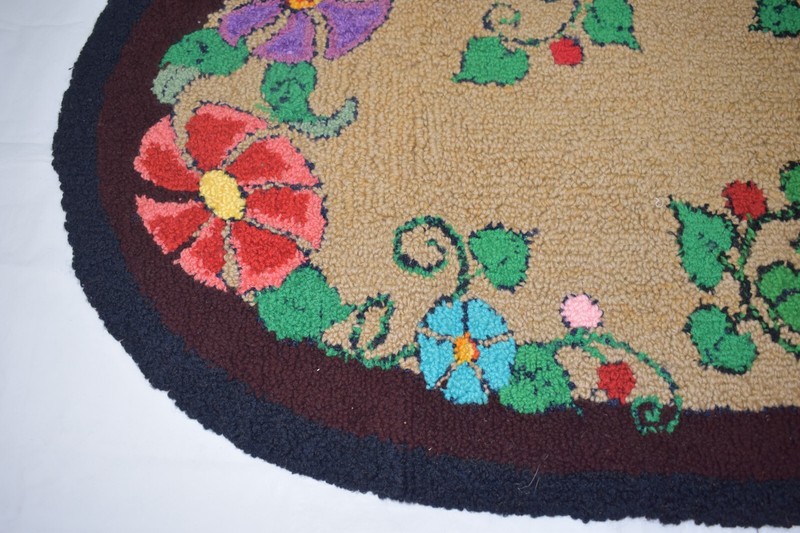 VINTAGE OVAL HOOKED HOOK RUG MCM TAN WITH BLACK FLORAL BOARDER 22X35" gallery