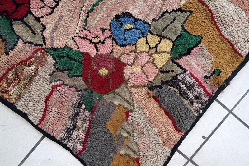 Handmade Antique American Hooked rug 3.2' x 5.7' (100cm x 174cm) 1880s - 1C987 gallery