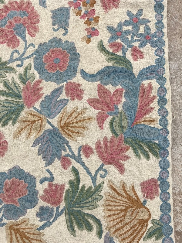 Vintage Handmade Kashmiri Crewel Floral Wool Chain Stitch Rug 89x59 cm gallery