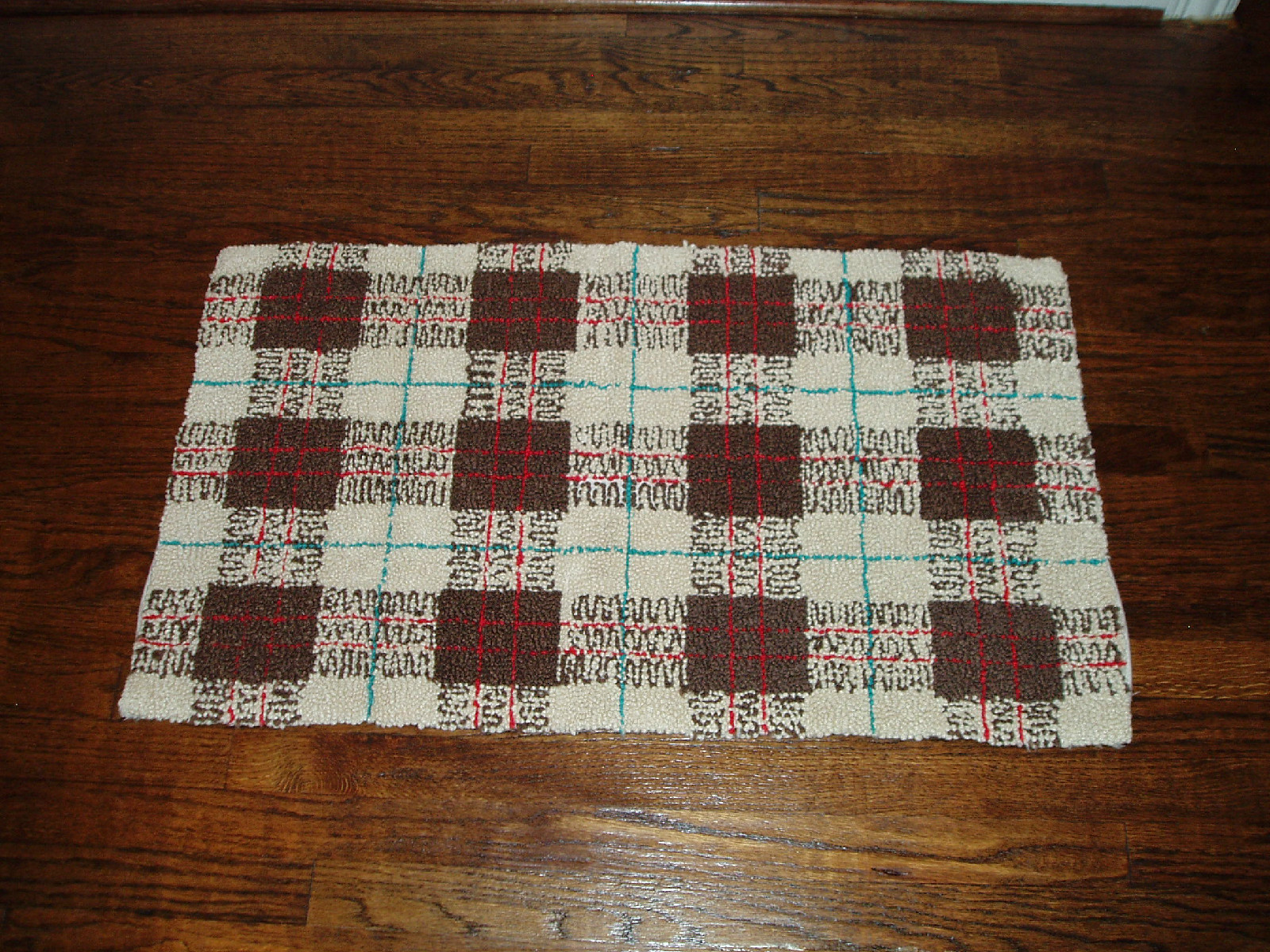 PAIR OF VINTAGE PLAID BATH MATS / SMALL WOVEN RUGS - EXCELLENT CONDITION! gallery