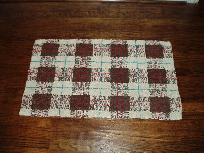 PAIR OF VINTAGE PLAID BATH MATS / SMALL WOVEN RUGS - EXCELLENT CONDITION! gallery