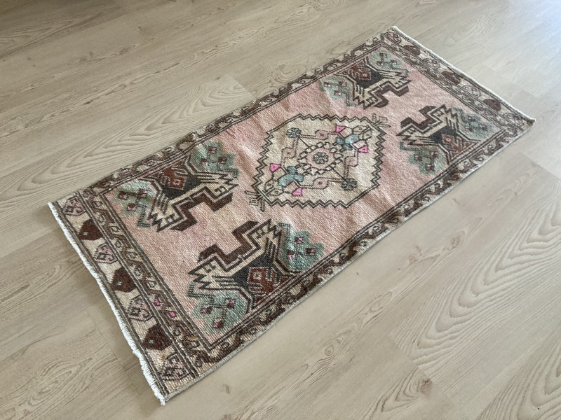 Pink rug, Turkish small rug, Vintage Rug, Oushak rug, Doormat rug, 1.6 x 3.5 ft gallery