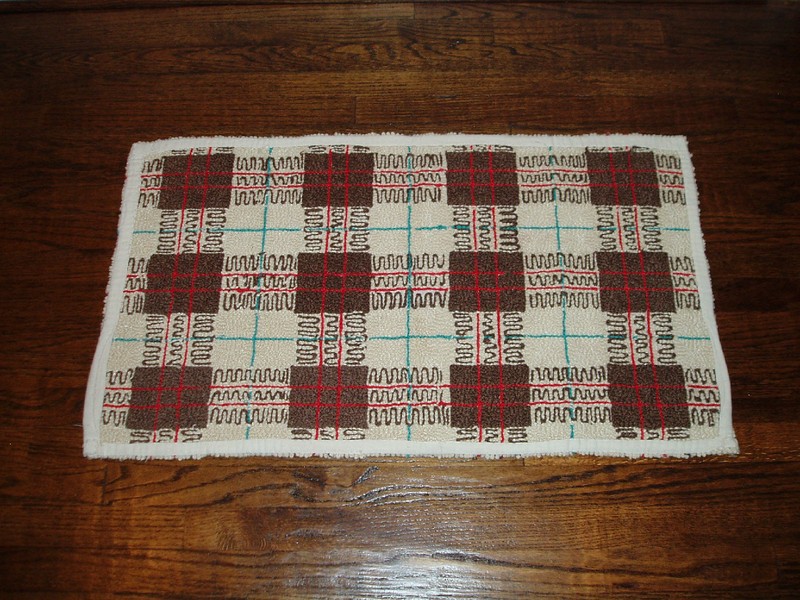 PAIR OF VINTAGE PLAID BATH MATS / SMALL WOVEN RUGS - EXCELLENT CONDITION! gallery