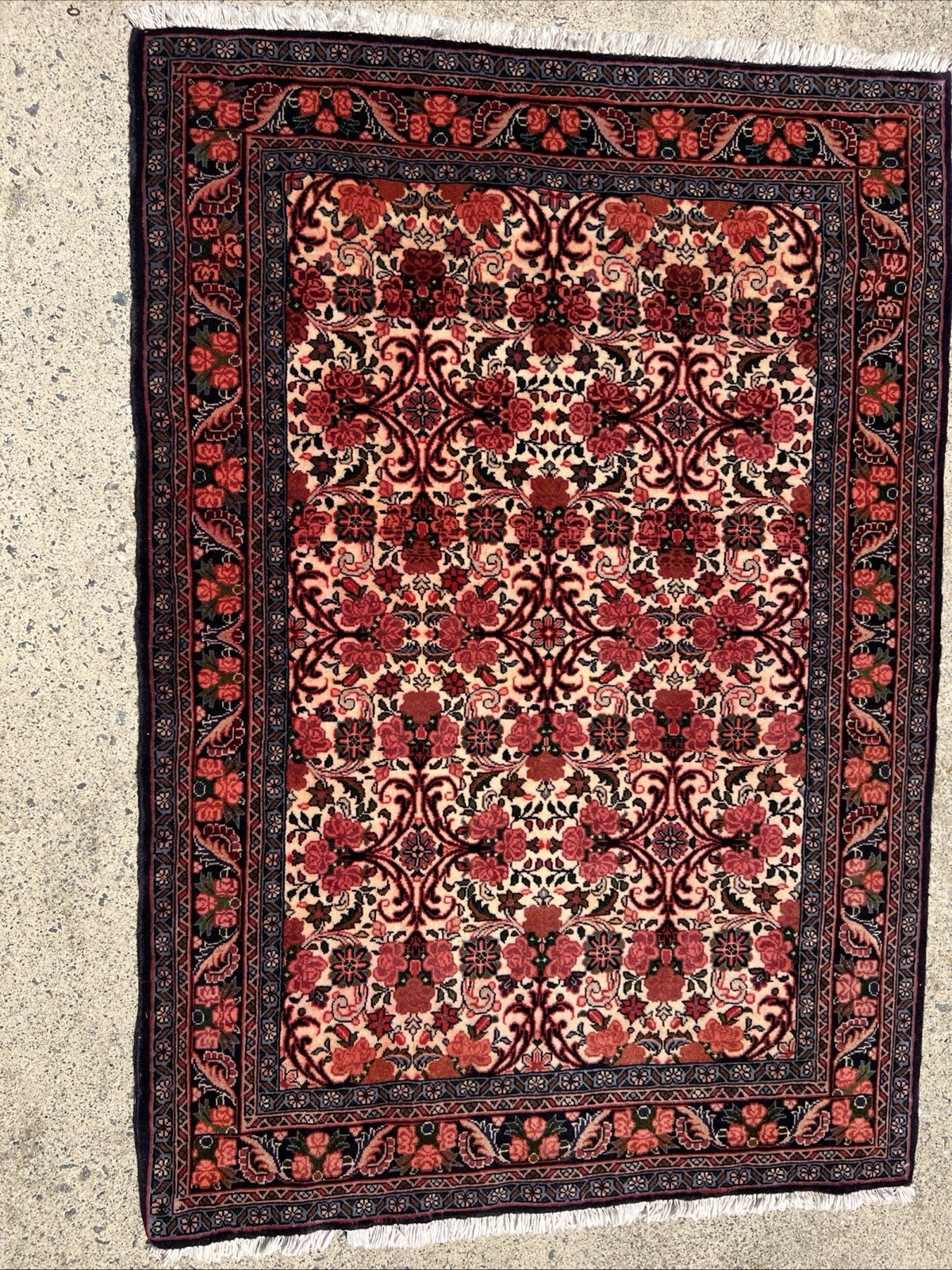 5’3”X 3’7” Attractive Semi-Antique Handmade PERSIANRUG Ivory Field gallery
