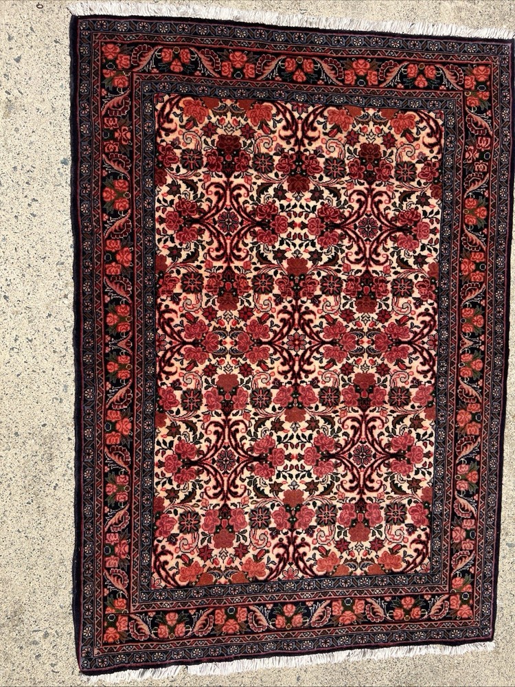 5’3”X 3’7” Attractive Semi-Antique Handmade PERSIANRUG Ivory Field
