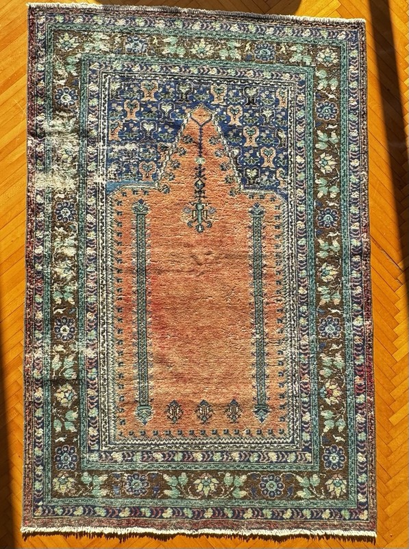 Gorgeous Antique Handmade Wool on Cotton Gördes Rug (116 cm x 176 cm) gallery