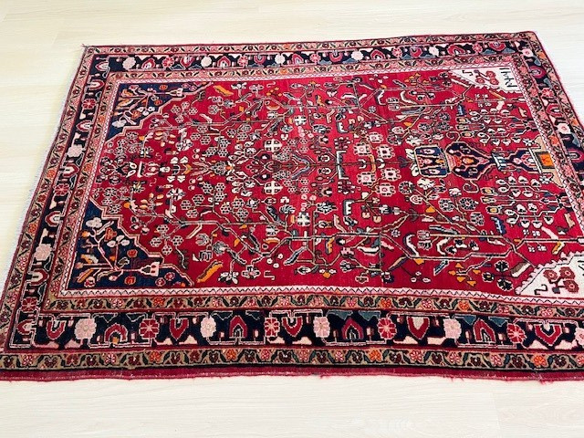 4'7' x 7'8" Heriz design carpet - Hand knotted ***REDUCED***
