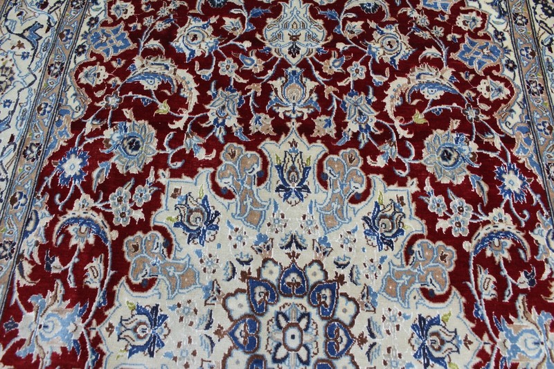 FINE HANDMADE NAIN WOOL AND SILK WITH FINE FLORAL DESIGN 255 x 150 CM gallery