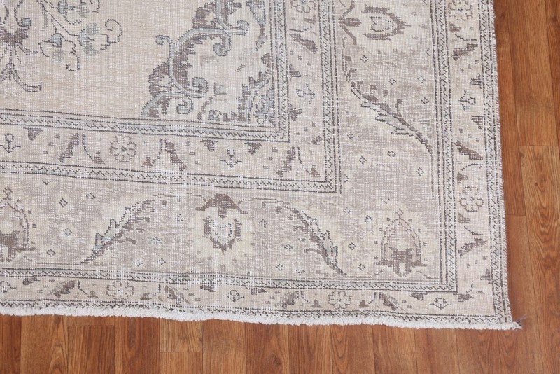 Distressed Floral Area Rug 6x10 Ft Handmade Wool Carpet Beige / Gray Medallion gallery
