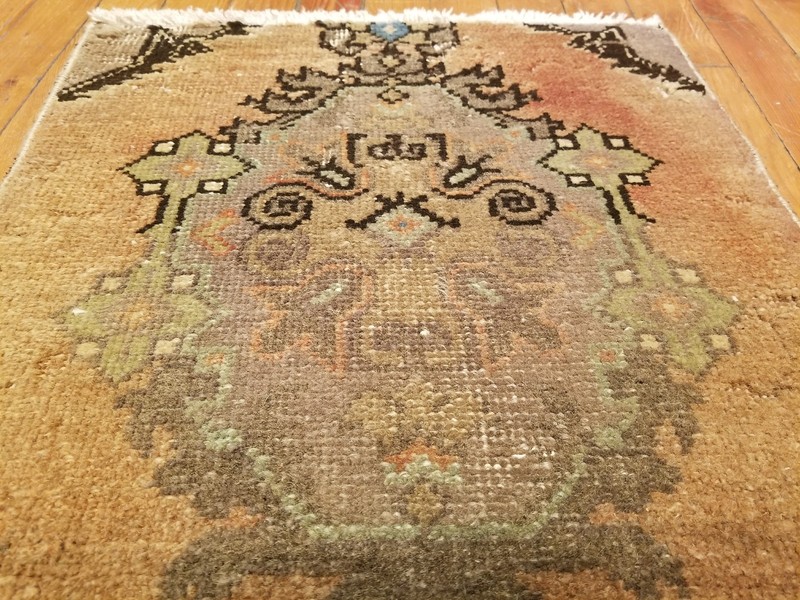 Beautiful Primitive Antique 1900-1930's Wool Pile, Vegy Dye, Rug 1’4”x 3’ gallery