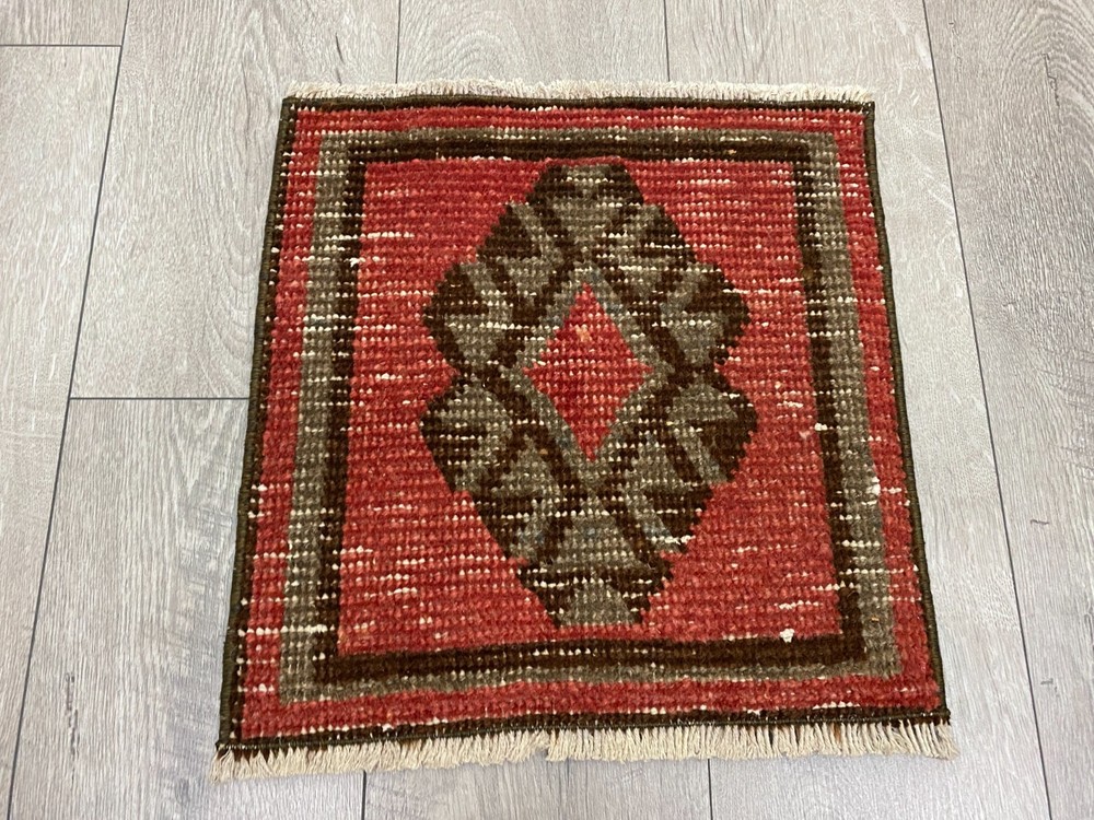 Handwoven Pink Area Rug 1.4x1.4 ft Oushak Floral Small Square Rug