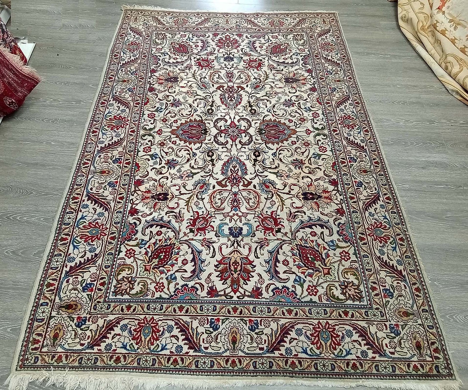 Exquisite Hand-knotted Rug paroxysmal size: 7' X 9' gallery