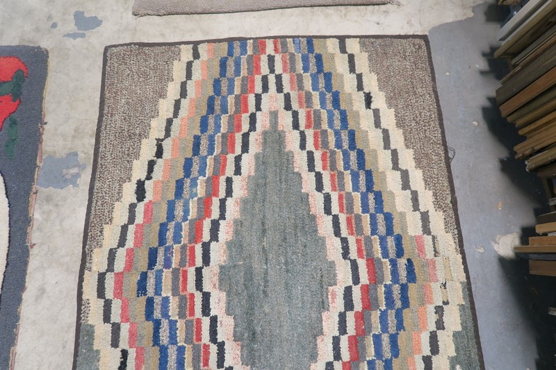 Primitive Antique American Hand Made Hooked Rug Wool on Burlap - 2'10 x 4' gallery