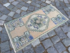 Turkish Vintage Small Rug Handmade Wool Bohemian Bath Mat Rug 1,4 x 2,8 ft