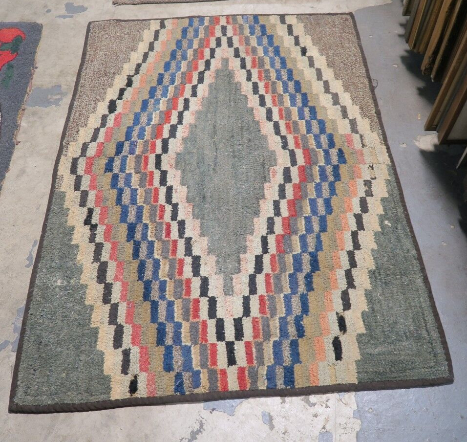Primitive Antique American Hand Made Hooked Rug Wool on Burlap - 2'10 x 4' gallery
