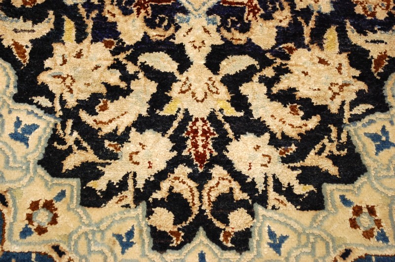 NATURAL WOOL,SILK Old HandWoven Oriental Rug,IN size OF 1'8" × 2'8" BIRDS DESIGN gallery