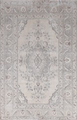 Distressed Floral Area Rug 6×10 Ft Handmade Wool Carpet Beige / Gray Medallion