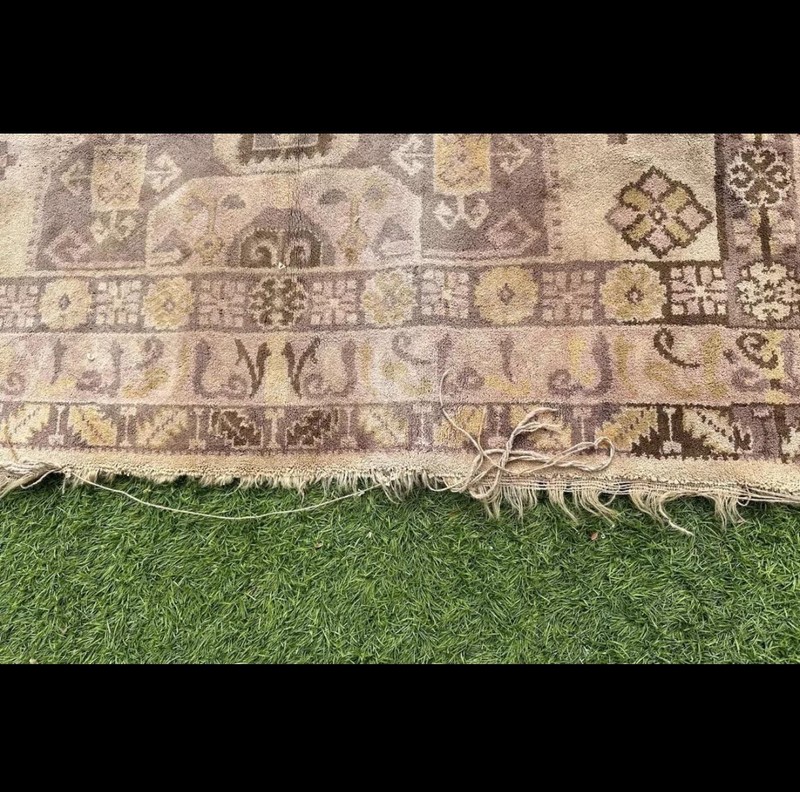 Large unique & beautiful Vintage Traditional Rug 195cm x 130cm gallery