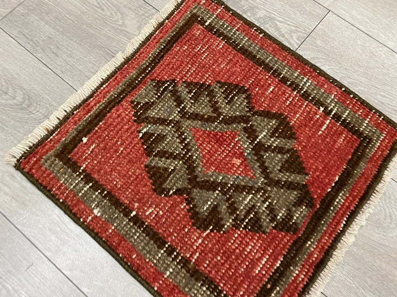 Handwoven Pink Area Rug 1.4x1.4 ft Oushak Floral Small Square Rug gallery