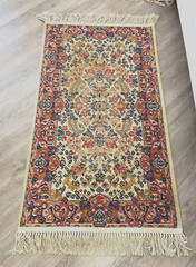 Vintage 1940’s Hand Loomed Rug 26″ x 46″