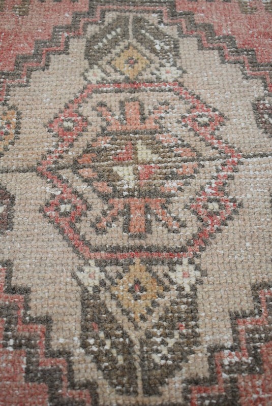 DoorMat Rug,1'6 x 3'0 ft,Turkish Rug, Vintage,Bohemian Rug, Anatolian Oushak Rug gallery