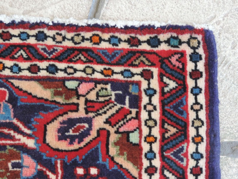 25" x 31" Handmade Sarouk Wool Rug gallery