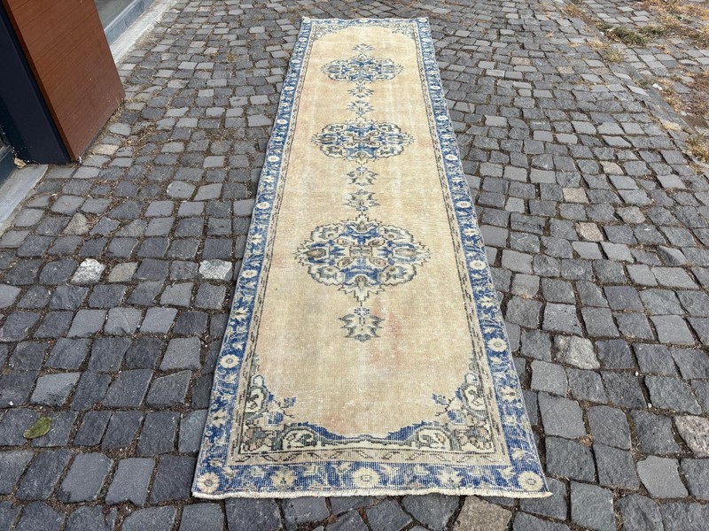 Handmade Turkish Runner Rug, Vintage Boho Wool Corridor Rug (2,7 x 11,0 ft) gallery
