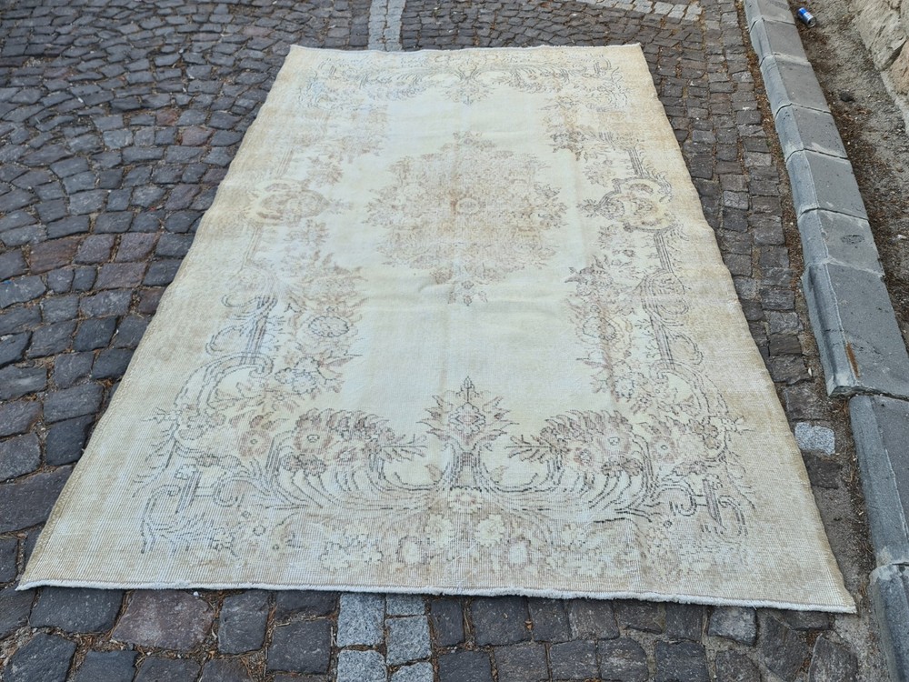 Vintage Turkish Rug 5.7x9.2 ft | Hand-Knotted Anatolian Area Carpet | Distressed