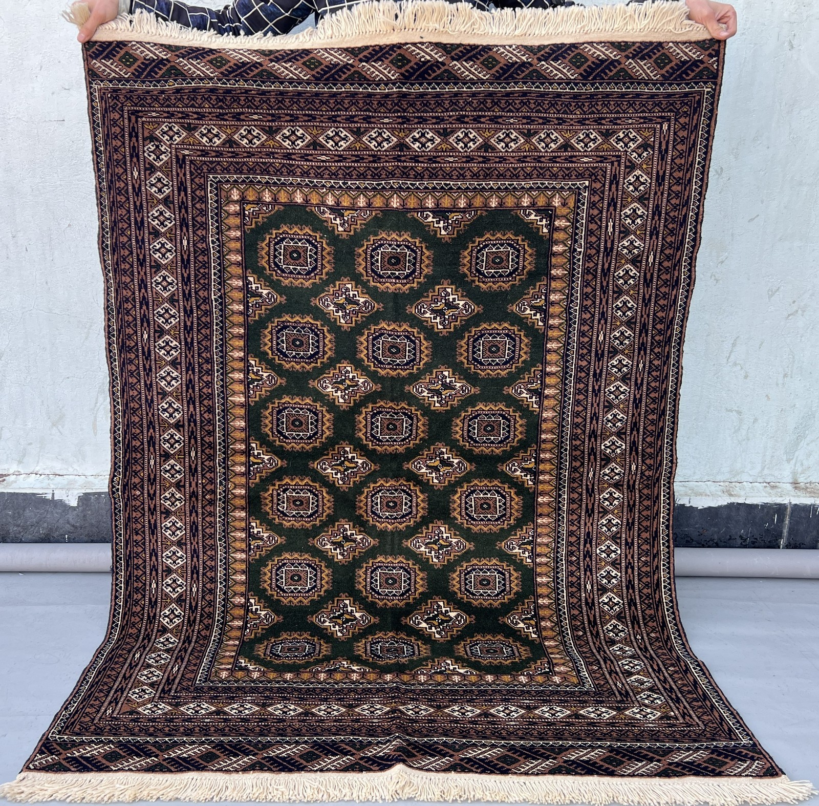 120 X 176 cm Vintage GorgeousSarouq Natural Vegeatbale Dye Turkoman Carpet gallery