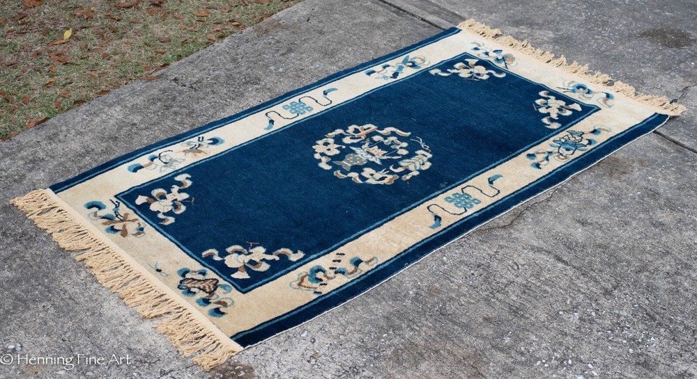 Beautiful Antique Oriental Rug Blue & Cream Design w/ sword, Measures 67 x 37