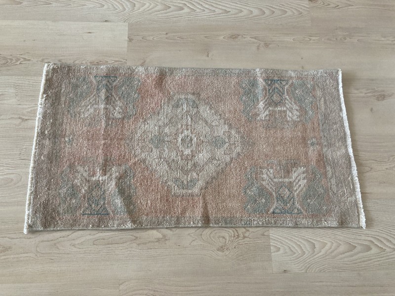 Pink rug, Turkish rug, Vintage rug, Small rug, Wool rug, Doormat, 1.6 x 2.9 ft gallery