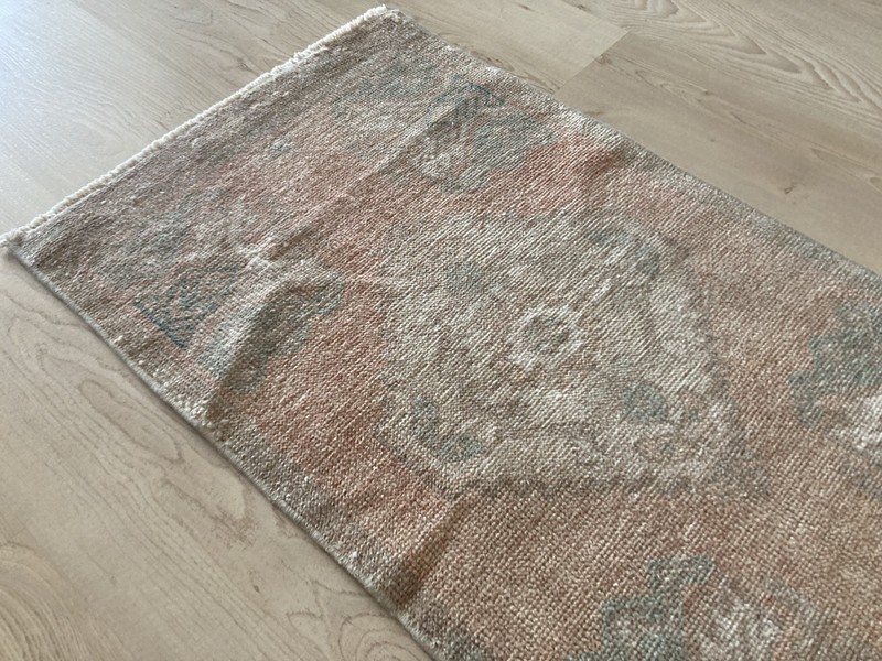 Pink rug, Turkish rug, Vintage rug, Small rug, Wool rug, Doormat, 1.6 x 2.9 ft gallery