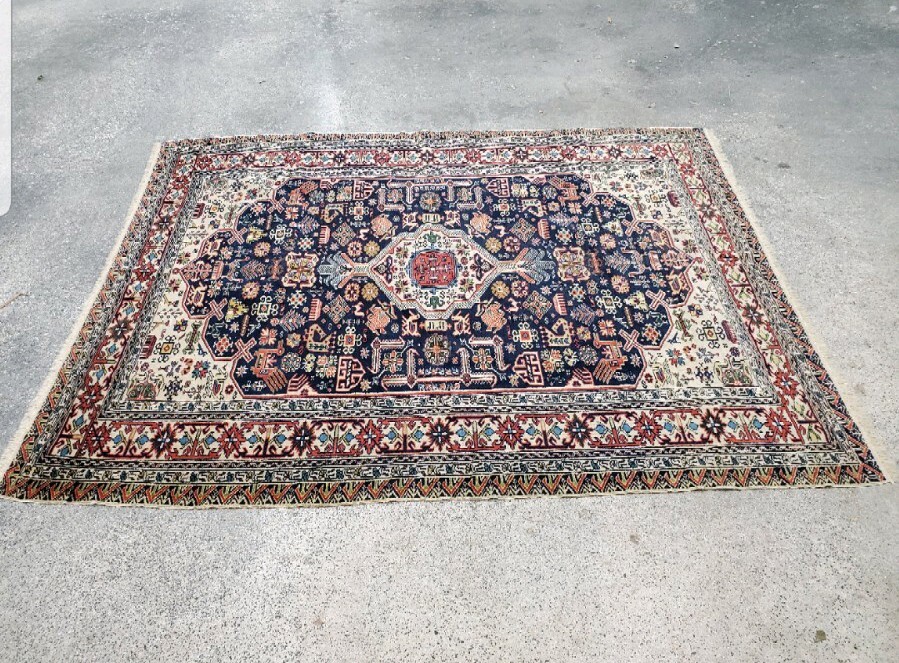 VINTAGE TRIBAL KURDISH RUG WITH ANIMALS AND WOOL FRINGE
