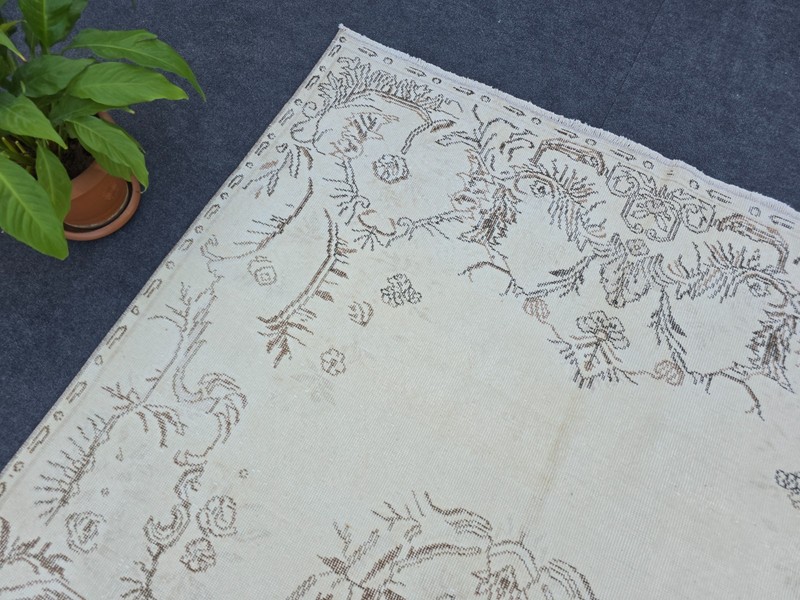 6' x 9' Vintage Wool Oushak Area Rug, Turkish Beige Hand-Knotted Bedroom Rug gallery