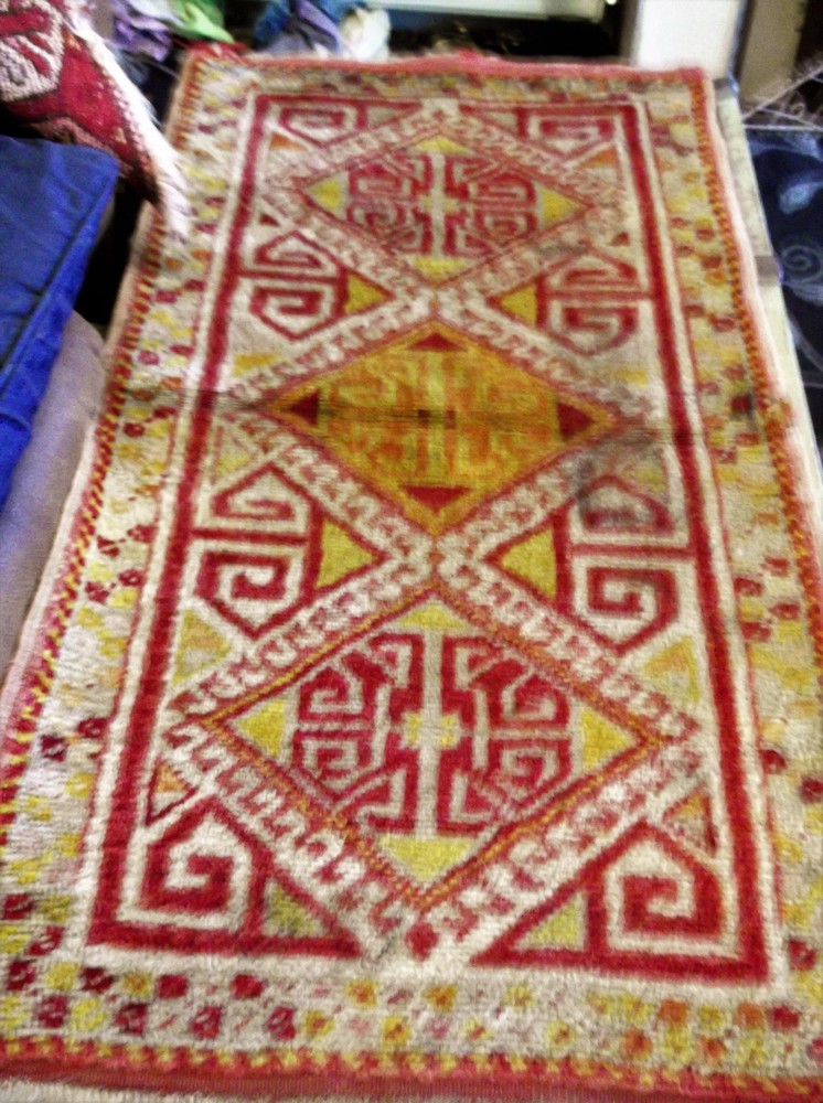 ANTIQUE RUG / PRAYER MAT ? 36" X 19.5" YELLOW OCHRE DIAMOND CENTRE VELVET FEEL