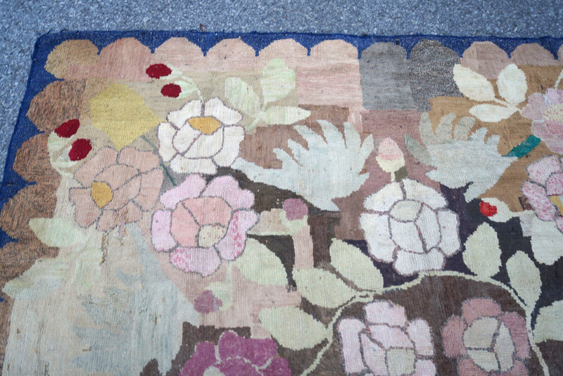 A BEAUIFUL ANTIQUE AMERICAN HOOKED RUG 7x7ft circa 1900 gallery
