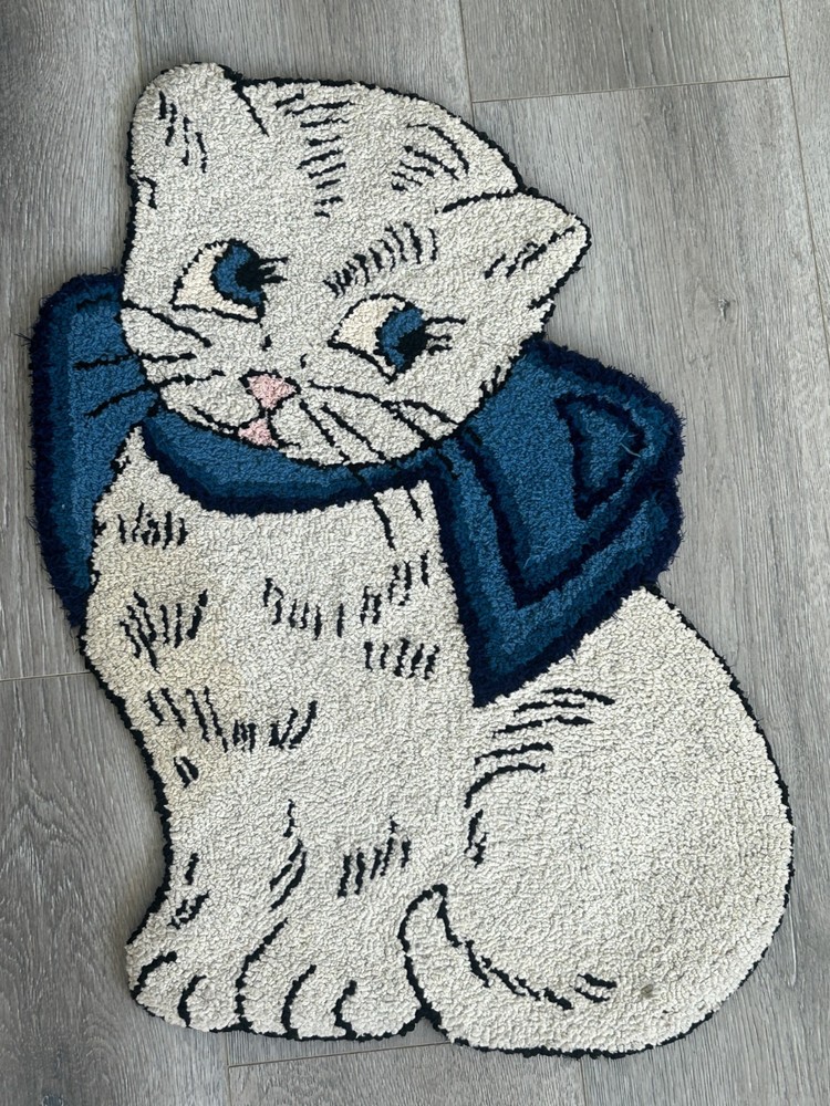 Amazing~Vintage~Antique~Hand Made~Hand Hooked~Cat Shaped Rug~With Bow~Rare Find!