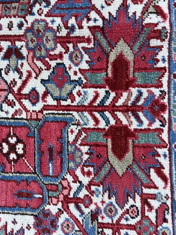 Antique Heriz Carpet 8’6”x11’5” 1940s In Excellent Condition gallery