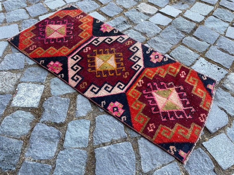 Turkish Vintage Small Rug Handmade Wool Bohemian Bath Mat Rug 1,2 x 2,7 ft gallery