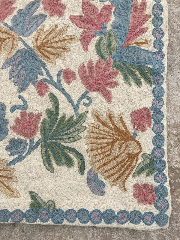 Vintage Handmade Kashmiri Crewel Floral Wool Chain Stitch Rug 89x59 cm gallery